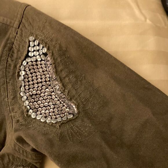 Of Two Minds Cotton Cargo Pocket Utility Shirt Jacket with Sequin Patches. Green - Picture 4 of 9